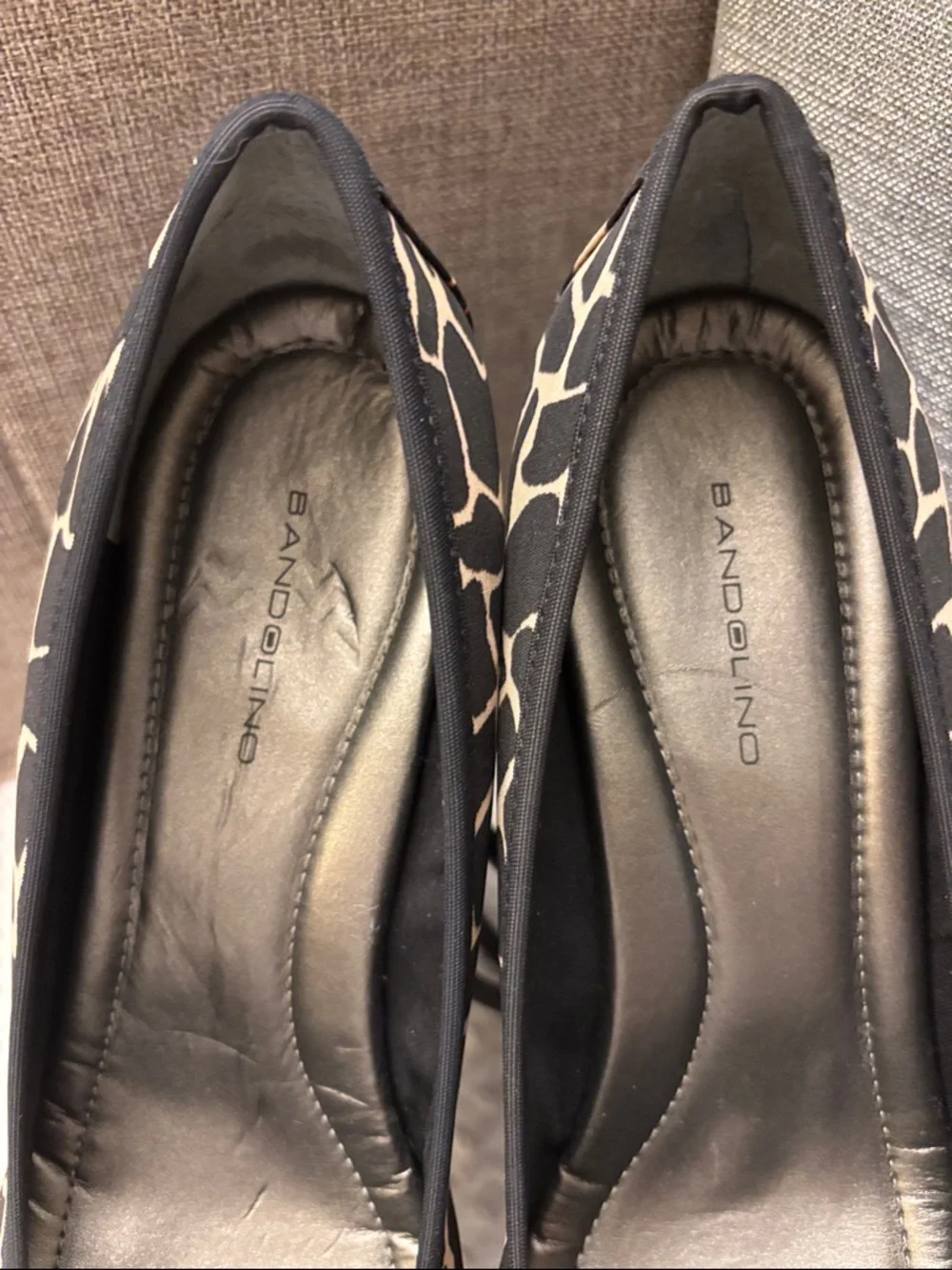 Bandolino BreezyLyt Size 9.5 Black Beige Giraffe-Print Wedge Pumps Patent